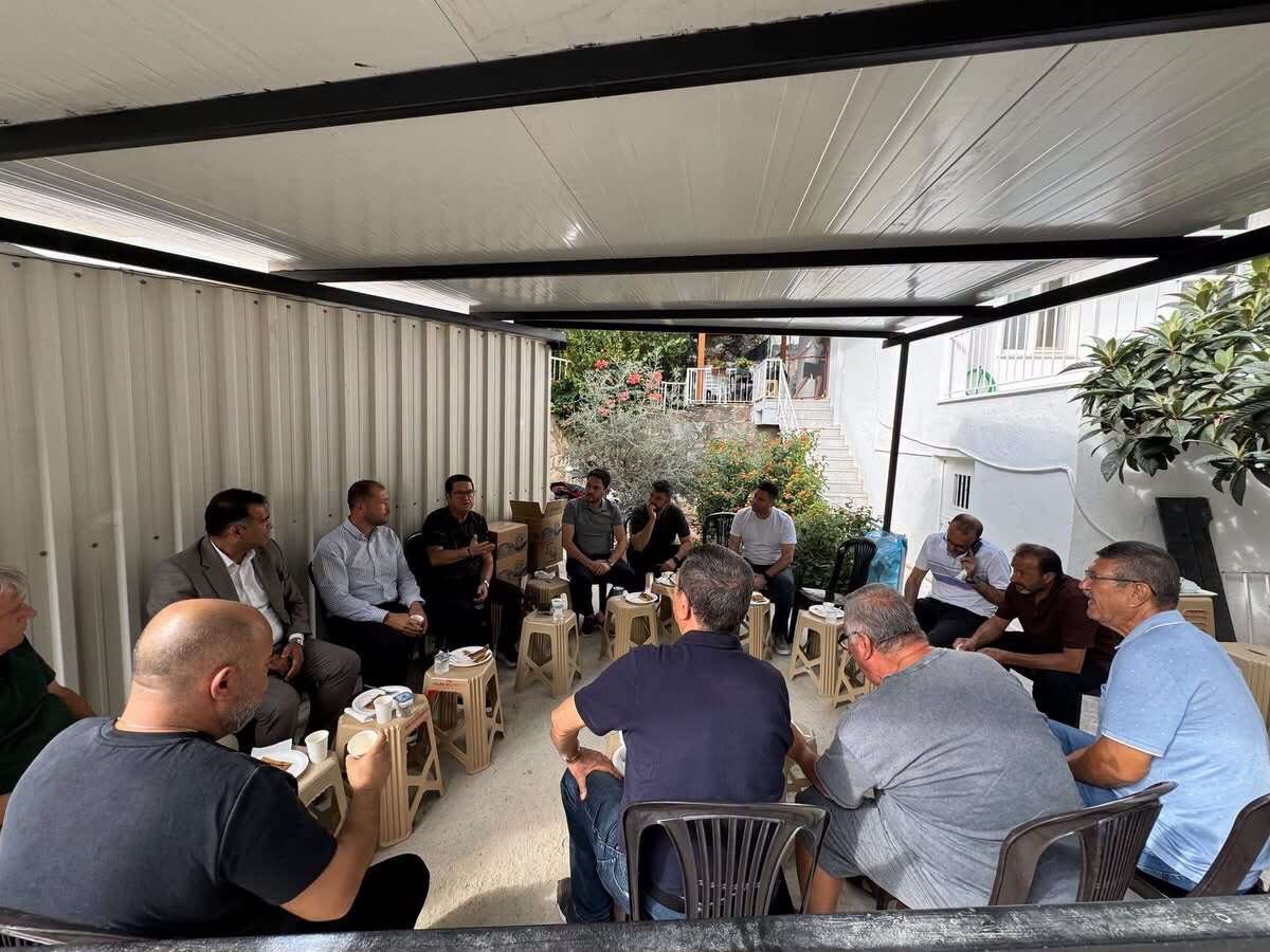 İl Başkanı Güngör, Milas Tarihi Arasta’da Esnaf ve Vatandaşlarla Buluştu 5